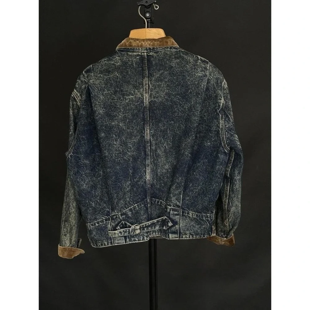 Levis see labels